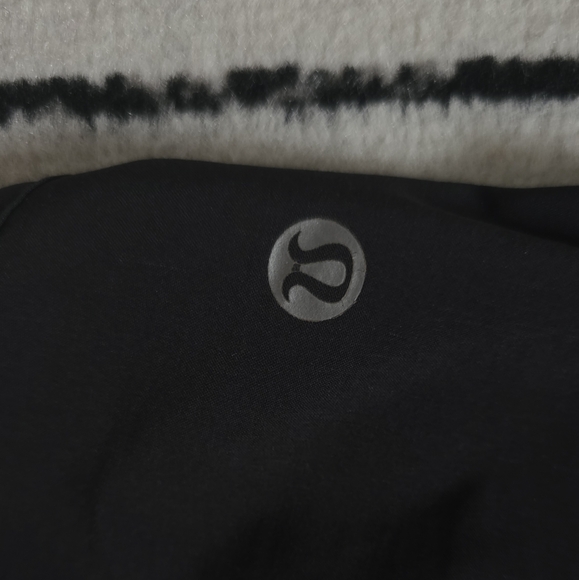 GUC lululemon speed up shorts 2.5" size 6 - Picture 2 of 4